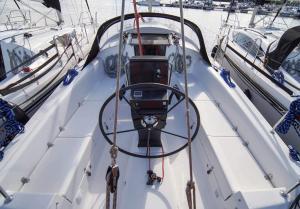 Jacht żaglowy Maxus 33.1 RS kokpit 2